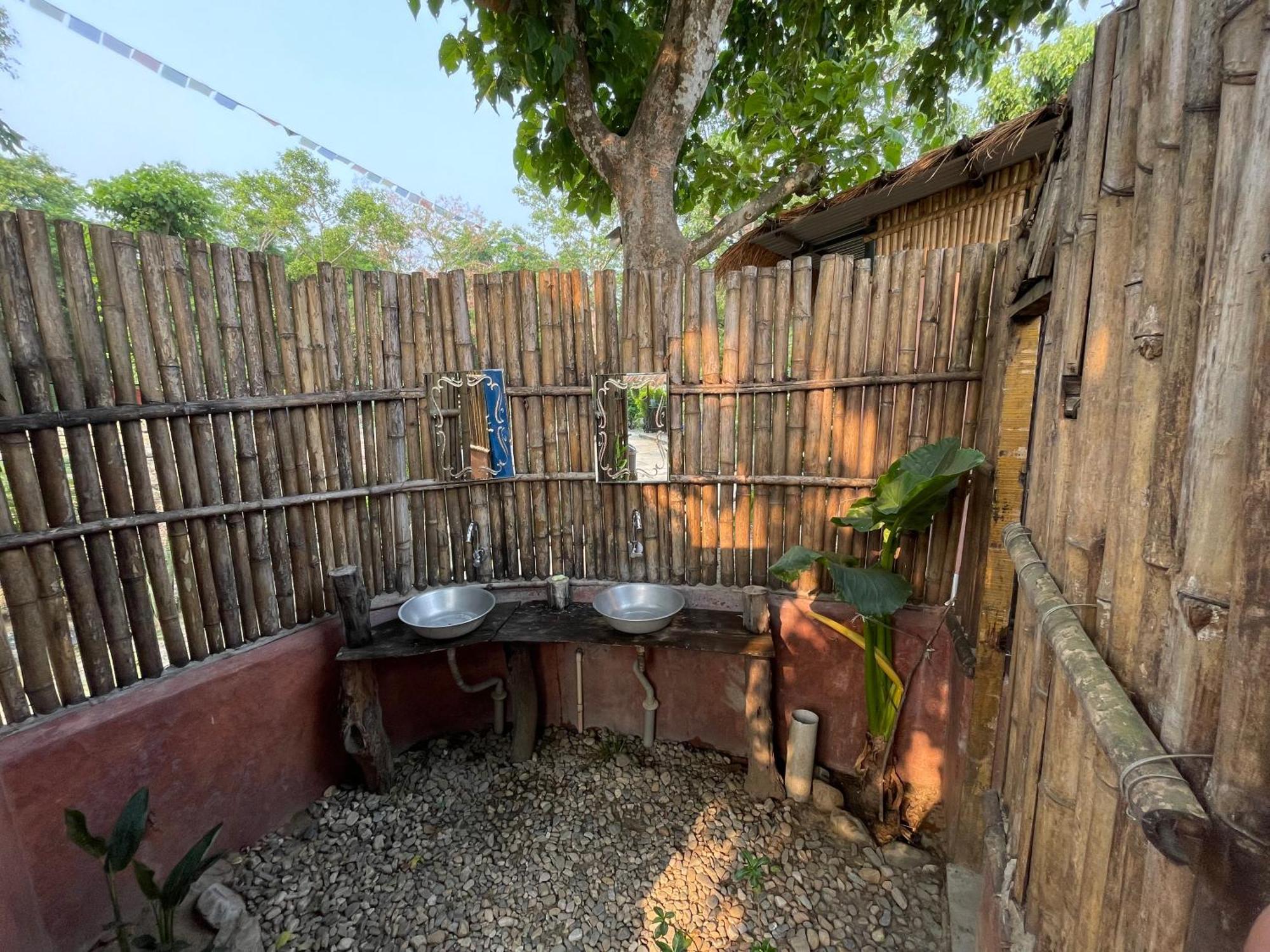 Bamby Chilling House - Feel The Nature Sauraha Exterior foto